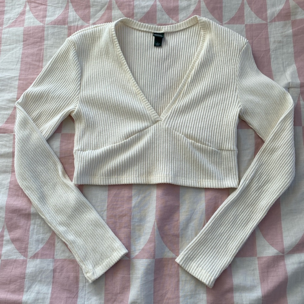Wild fable white v neck long sleeve top/ size medium